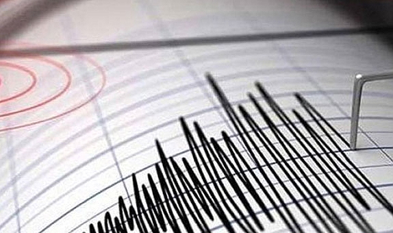 Ege’de 4.2 büyüklüğünde deprem! Deprem İzmir’de de hissedildi!