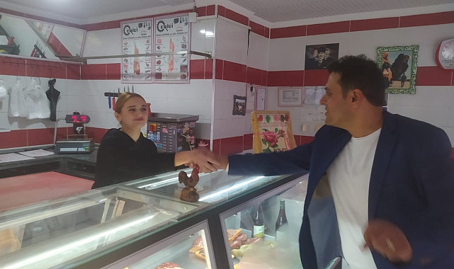 AK Parti aday adayı Özgür Toprak, Dikili'de esnaf ziyaretleri yaptı