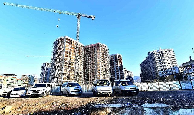 İzmir'de kentsel dönüşüm proje alanları kooperatiflerden teslim alındı
