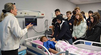 Lise öğrencileri Düzce Üniversitesini gezdi