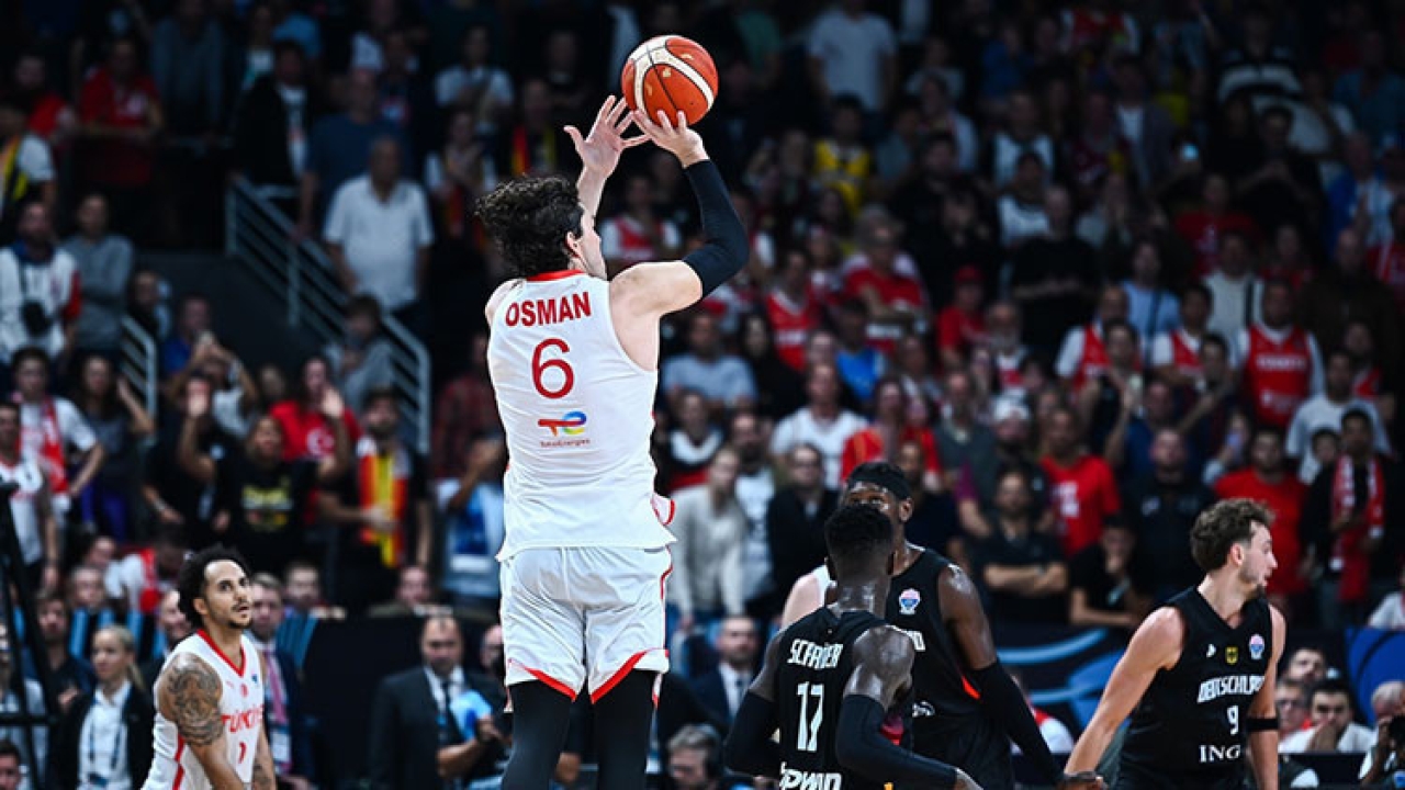 Cedi ve Kenan, 12 yıl sonra geldikleri Riga'da bu kez üzgün!