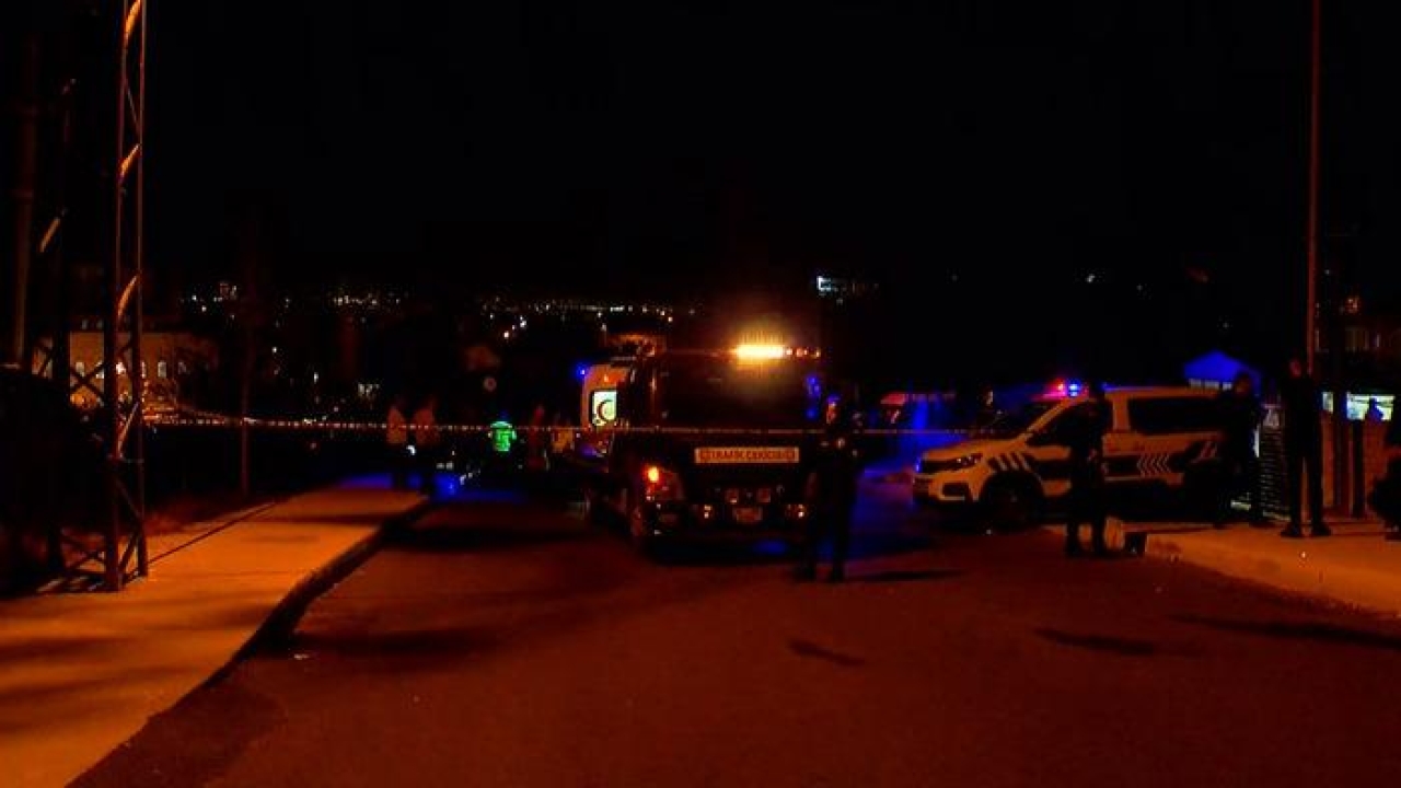 İstanbul'da feci kaza! Motosiklet devrildi: 2 ölü