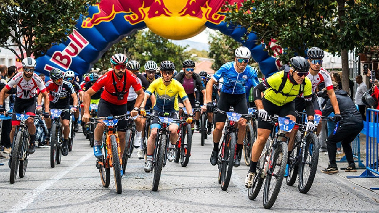 Red Bull Geç Kalma Bisiklet Tutkunlarını Adalar'da Buluşturdu