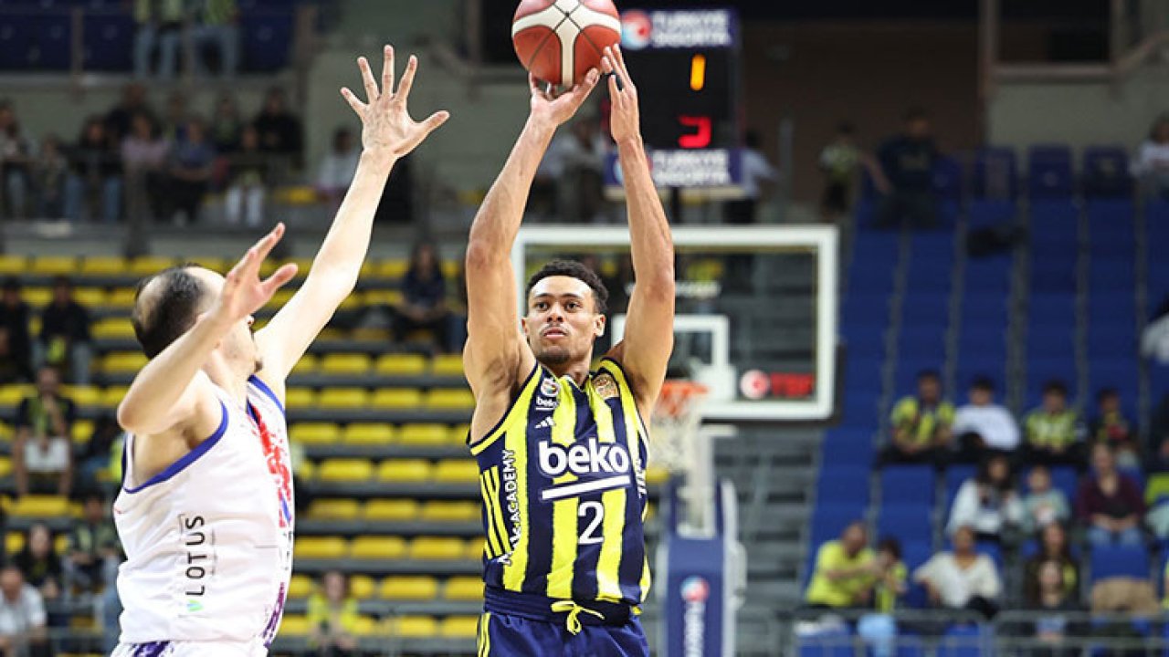 Fenerbahçe Beko, yarın Hapoel IBI'yi Almanya'da konuk edecek