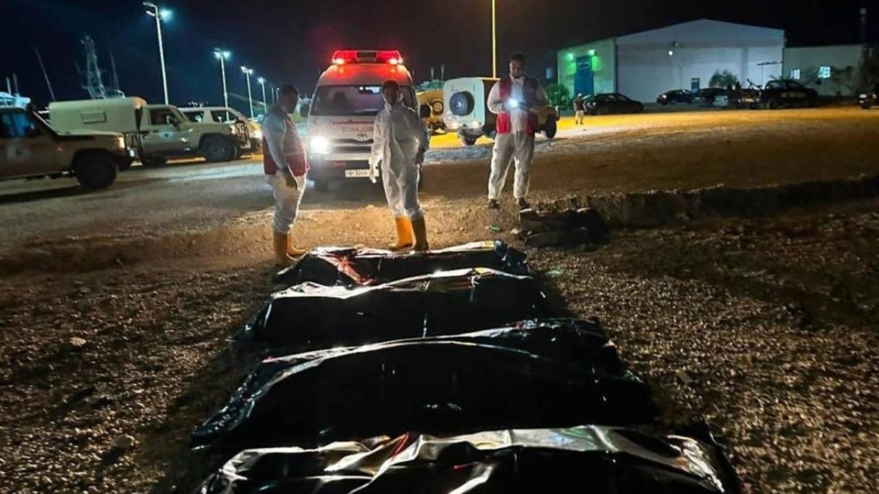 Libya açıklarında 95 göçmeni taşıyan iki tekne alabora oldu: 4 ölü
