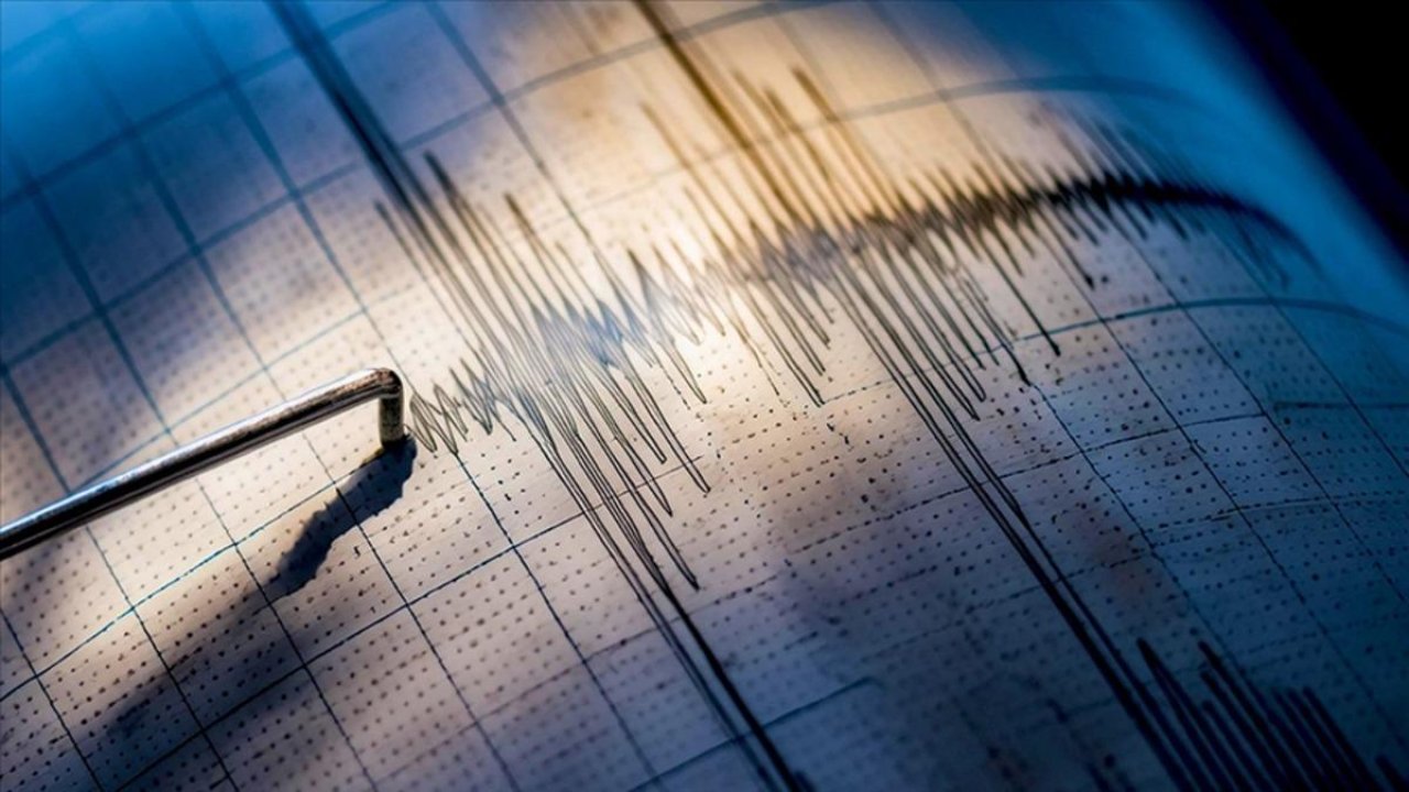 Bir Akdeniz'de bir Karadeniz'de: 10 dakika geçmeden iki deprem üst üste!