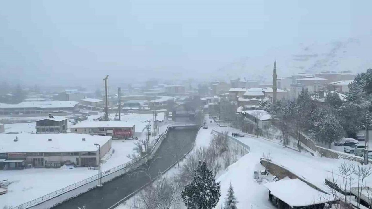 Malatya’da kar yağışı etkisini arttırdı
