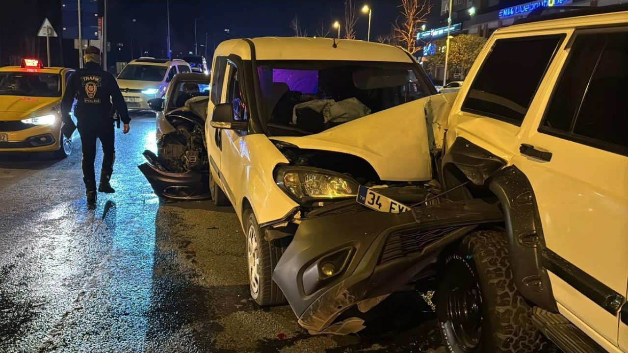 Küçükçekmece'de zincirleme trafik kazası: 2 yaralı