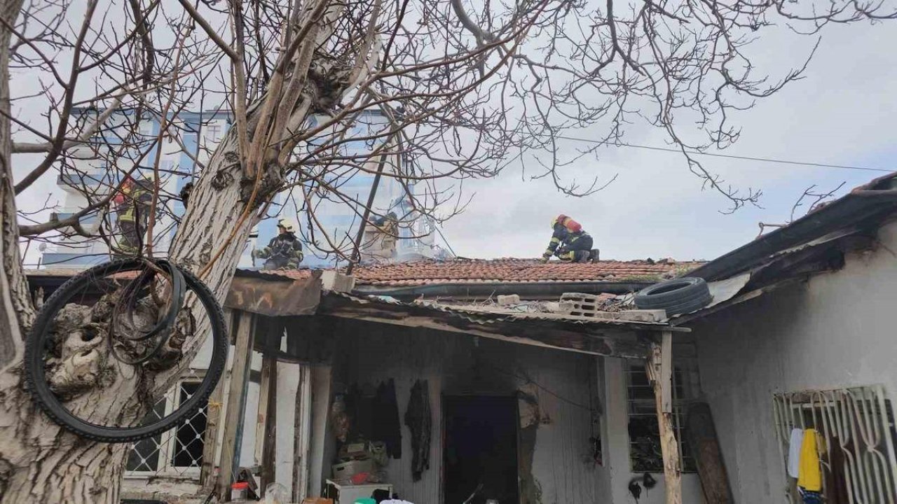 Müstakil evde yangın: 6 aylık bebek hastaneye kaldırıldı