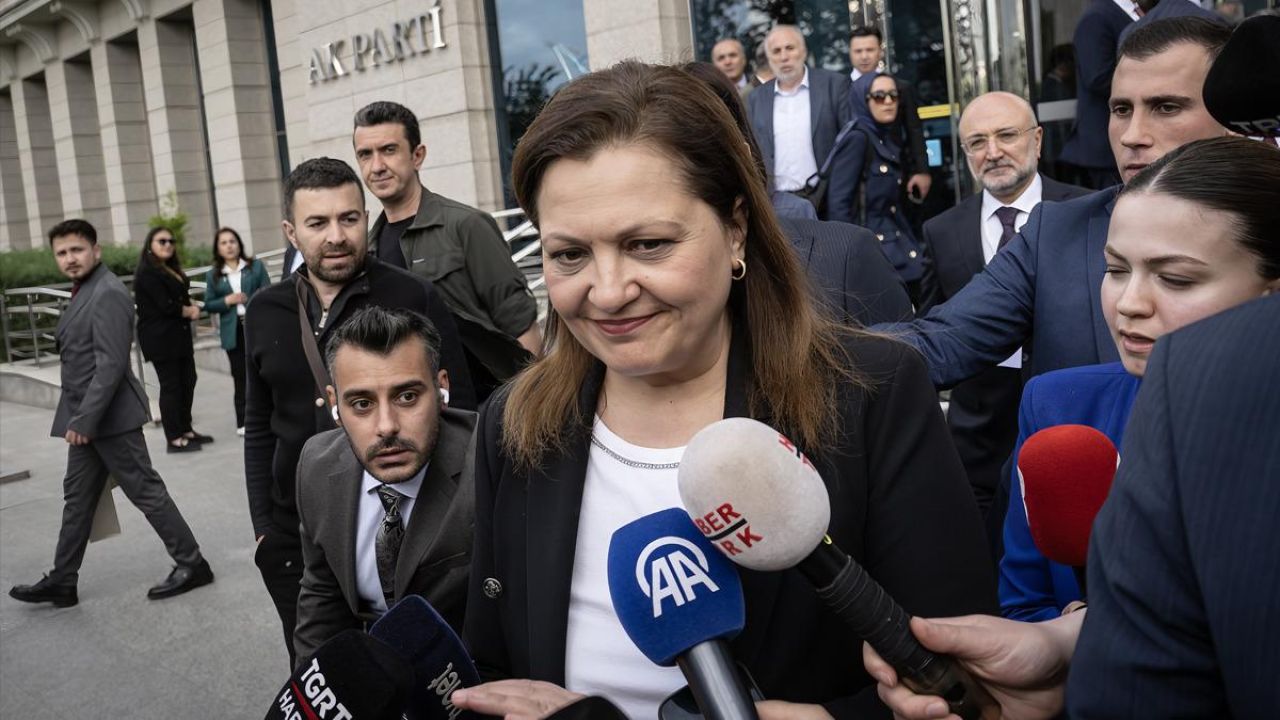 Burcu Köksal'dan olay Özgür Özel iddiası: "Gecenin hangi saatinde ne yazacağı belli olmuyordu"