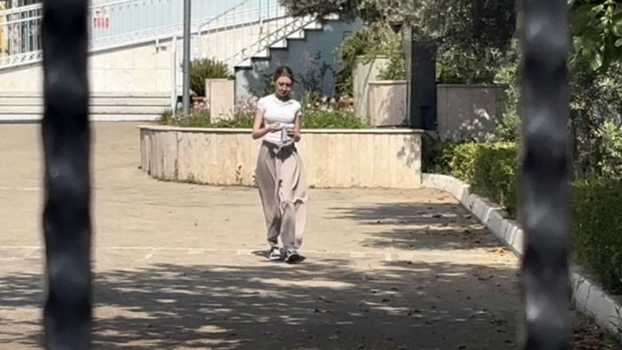 10 saniyeyle hayalleri kapıda kaldı: YKS’ye geç kalan öğrencinin üzüntüsü kameraya yansıdı