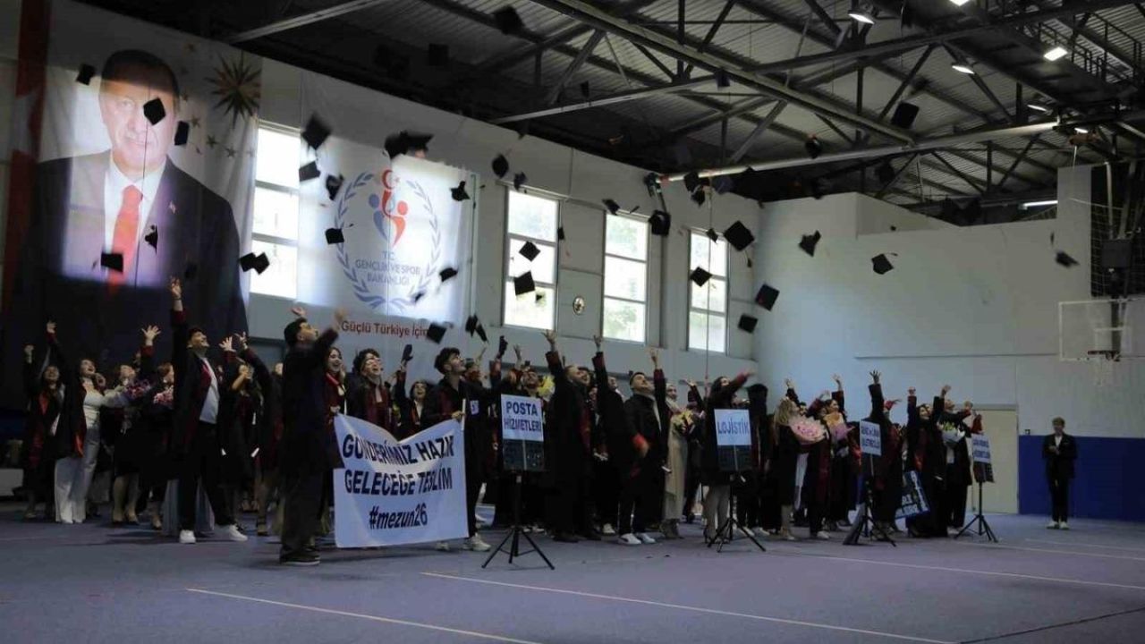 Alaçam MYO’da mezuniyet coşkusu