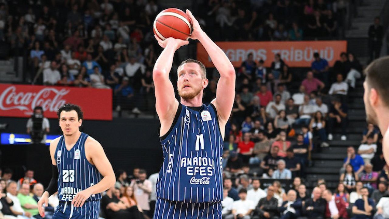 Anadolu Efes'te Rolands Smits ile yollar ayrıldı!