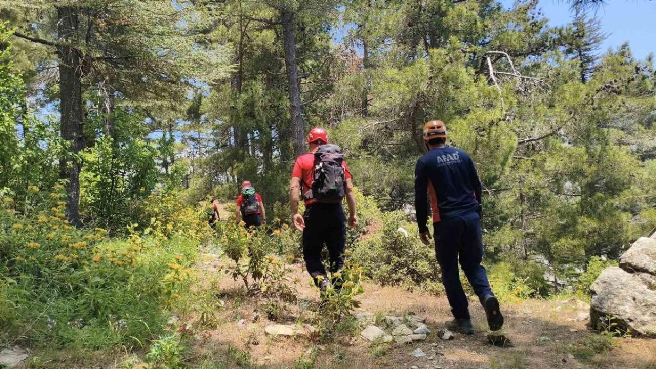 Antalya'da sosyal medyadan görüp merak ettileri Kral Havuzu yolunda kayboldular