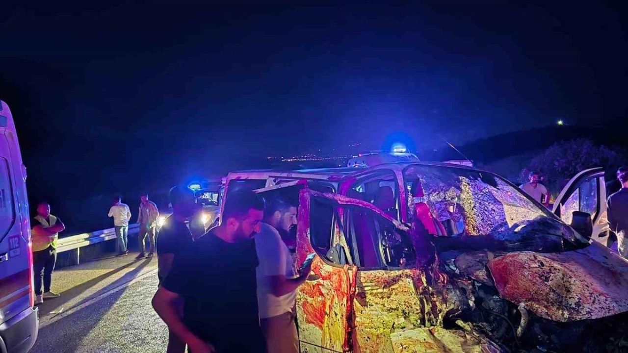 Bingöl’de panelvan yola çıkan ata çarptı: 1 ölü, 2 yaralı