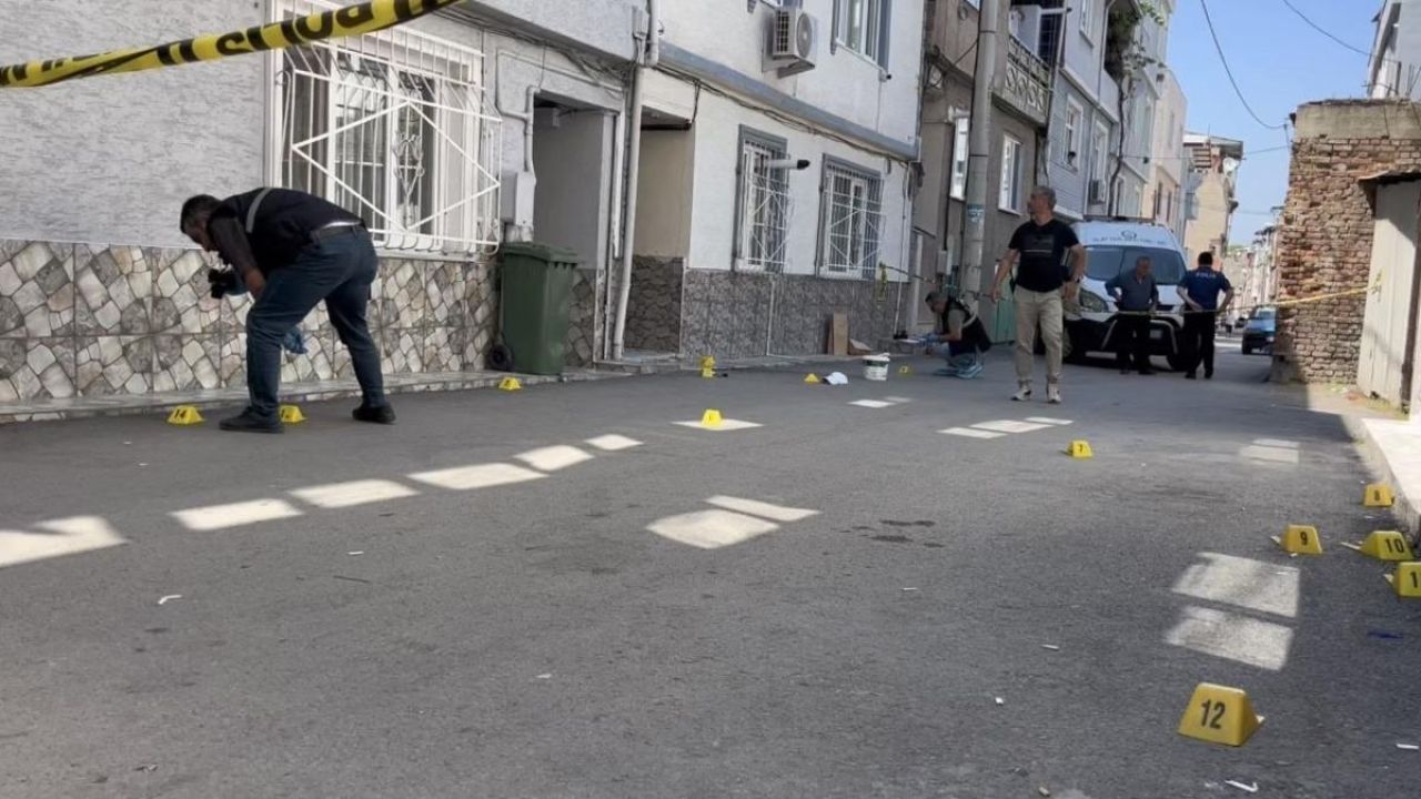 Bursa’da sokak ortasında kurşun yağmuruna tutulan şahıs ağır yaralandı