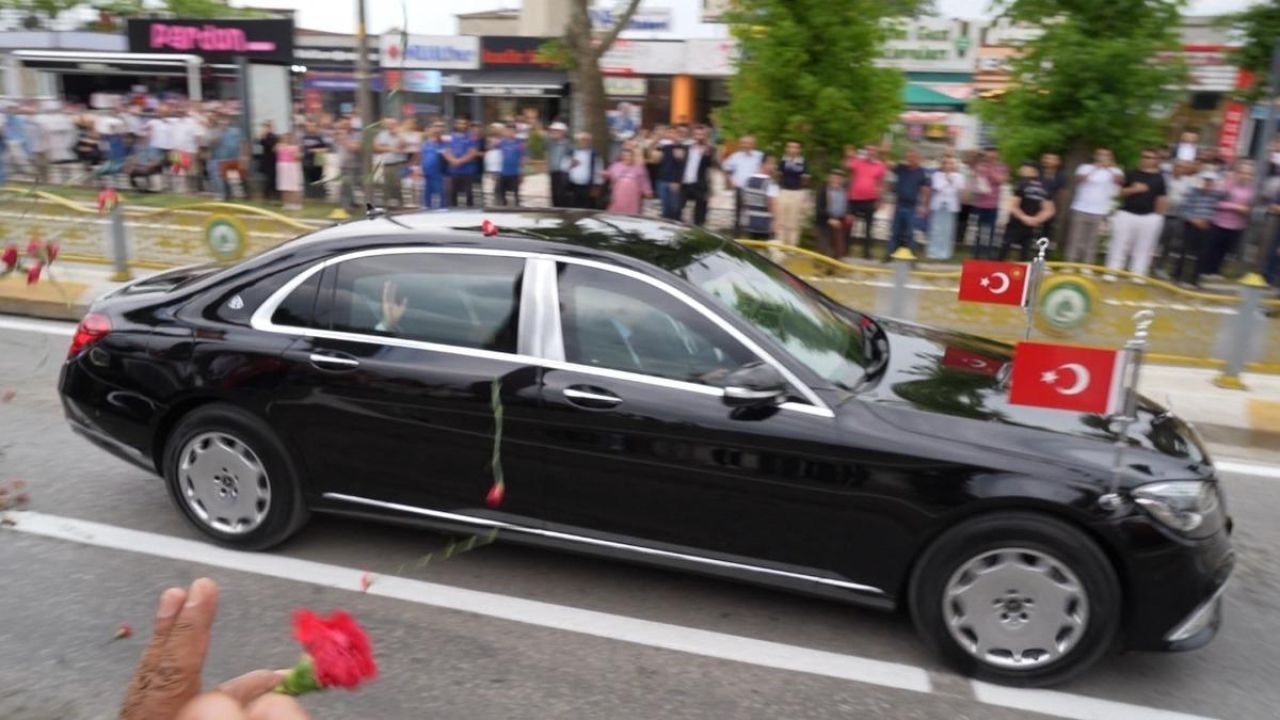 Cumhurbaşkanı Erdoğan Edirne’de karanfillerle karşılandı