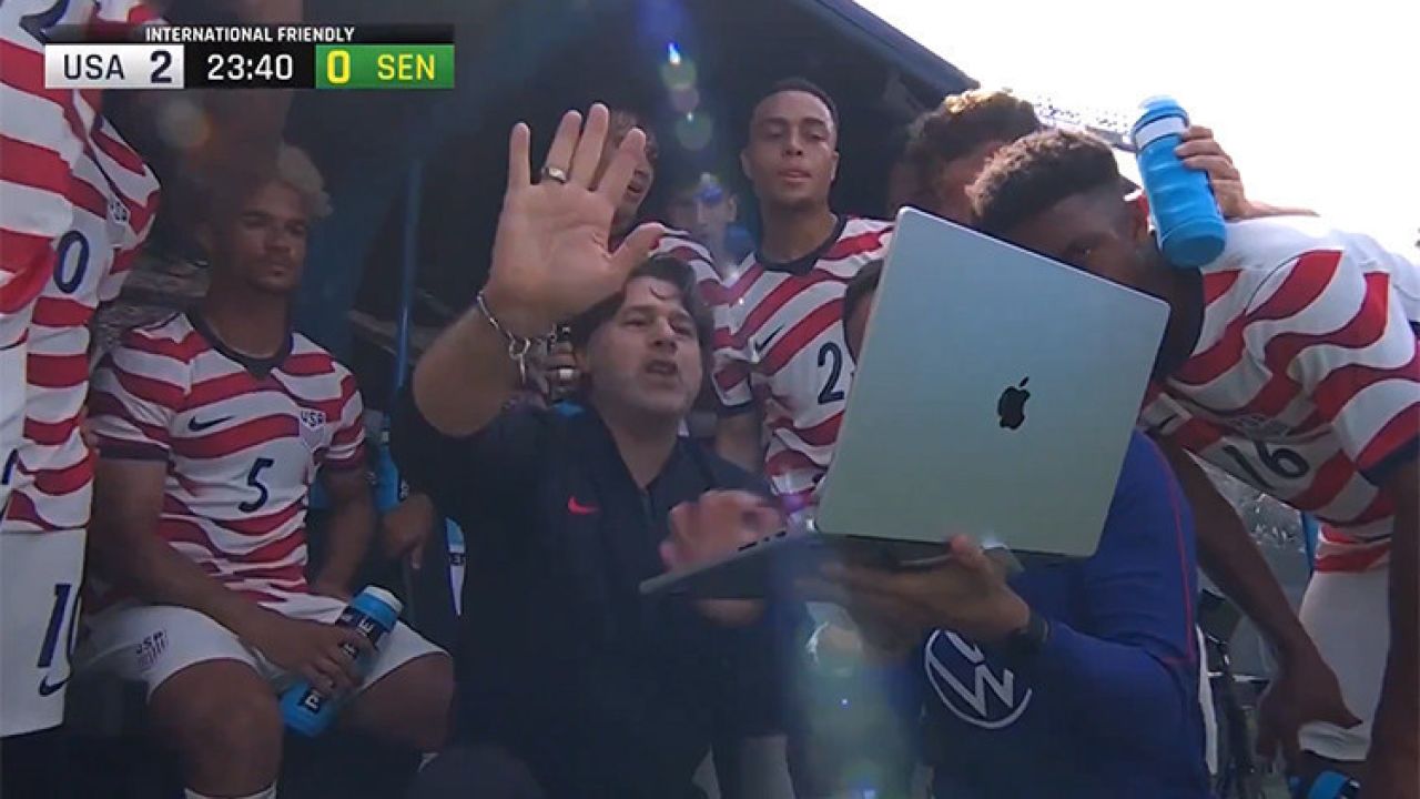 Dünya Kupası öncesi rakibimizde tartışma yaratan görüntü! Su molasında laptoplu taktik