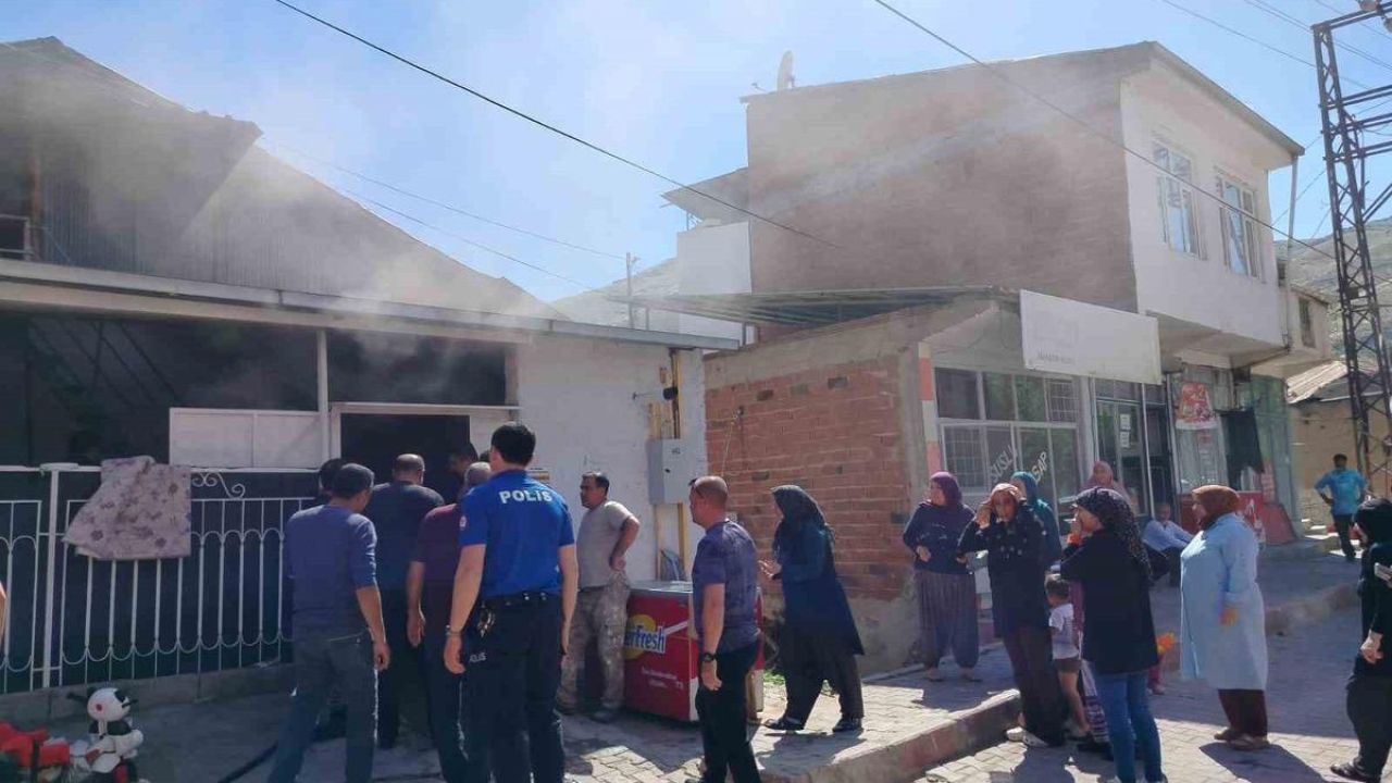 Elazığ’da ev yangını
