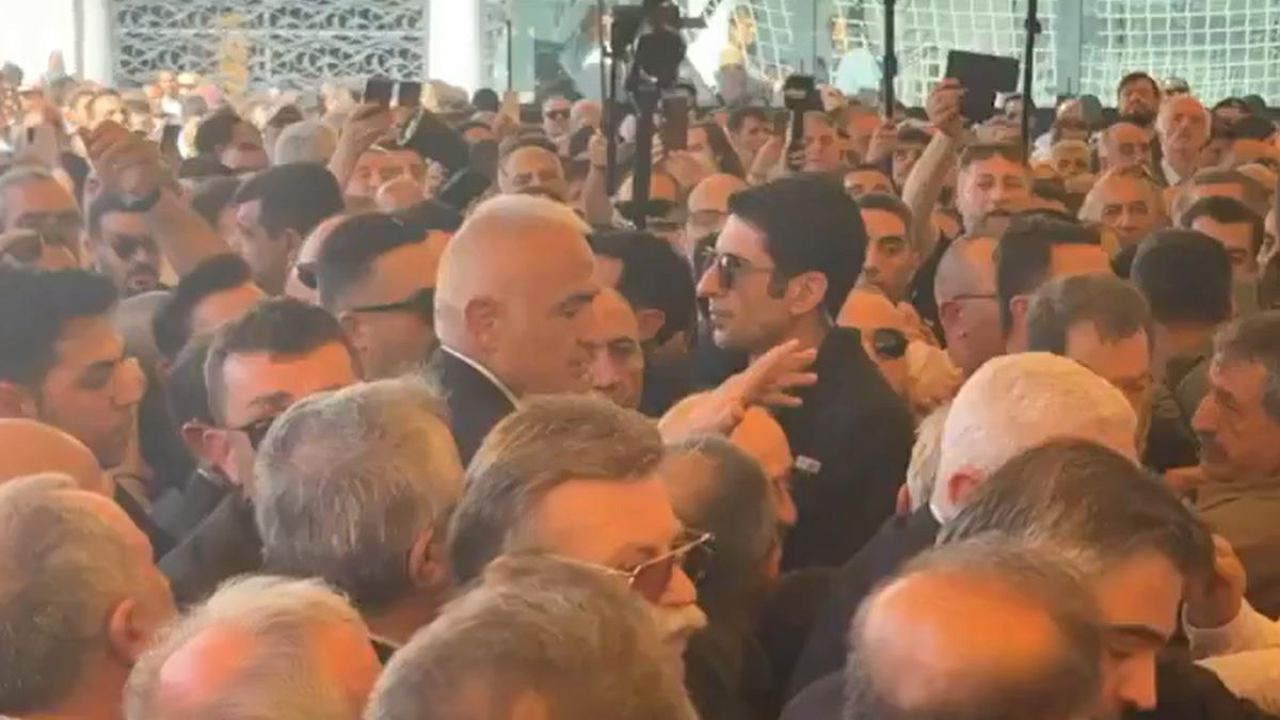 Kadir İnanır’ın cenazesinde hareketli anlar! Kılıçdaroğlu gelince...
