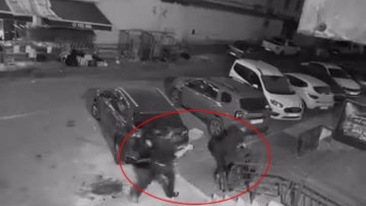 Lastik ve kriko hırsızlığı kameraya yansıdı