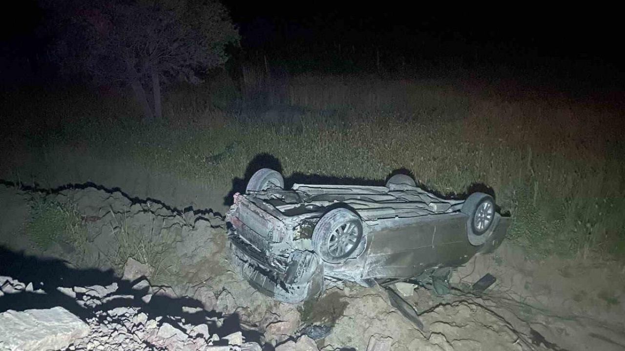 Manisa’da otomobil şarampole uçtu