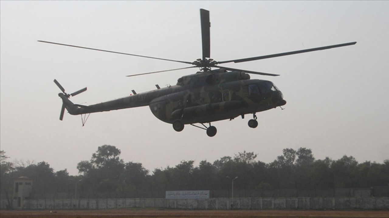 Pakistan ordusuna ait helikopter düştü