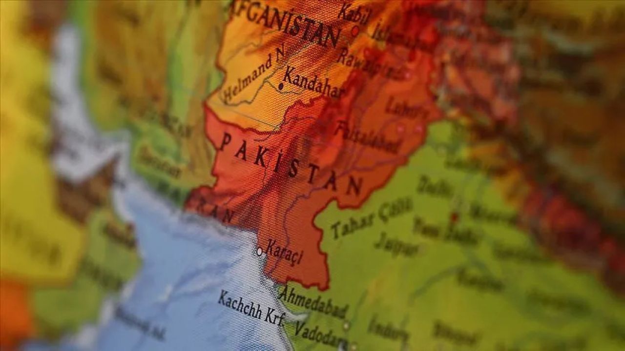 Pakistan'da feci olay…. Etüt merkezinin çatısı çöktü, 14 öğrenci hayatını kaybetti