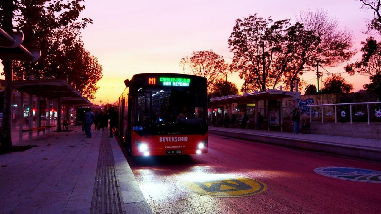 Sakarya’da metrobüs 1 yaşında: 3 milyon 650 bin yolcu taşıdı