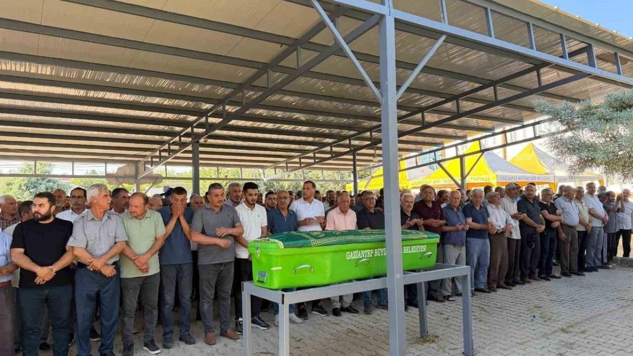 Sınava giderken kazada hayatını kaybeden genç toprağa verildi