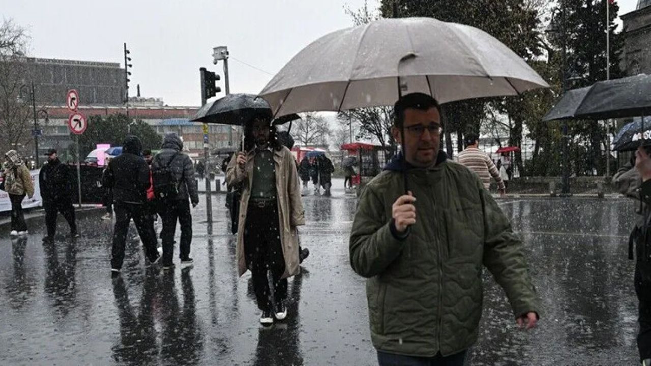 AKOM'dan İstanbul için kuvvetli sağanak ve dolu uyarısı