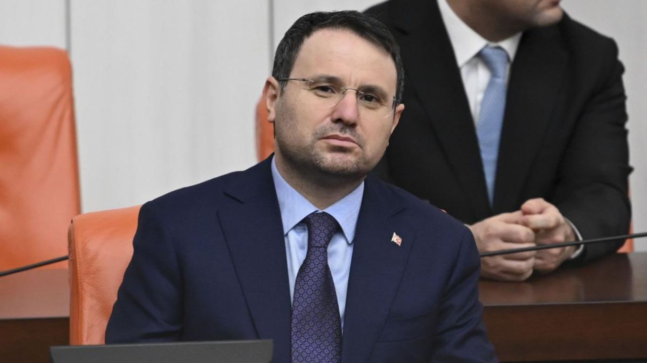 Bakan Gürlek duyurdu! Çetelere operasyon: Çok sayıda gözaltı var
