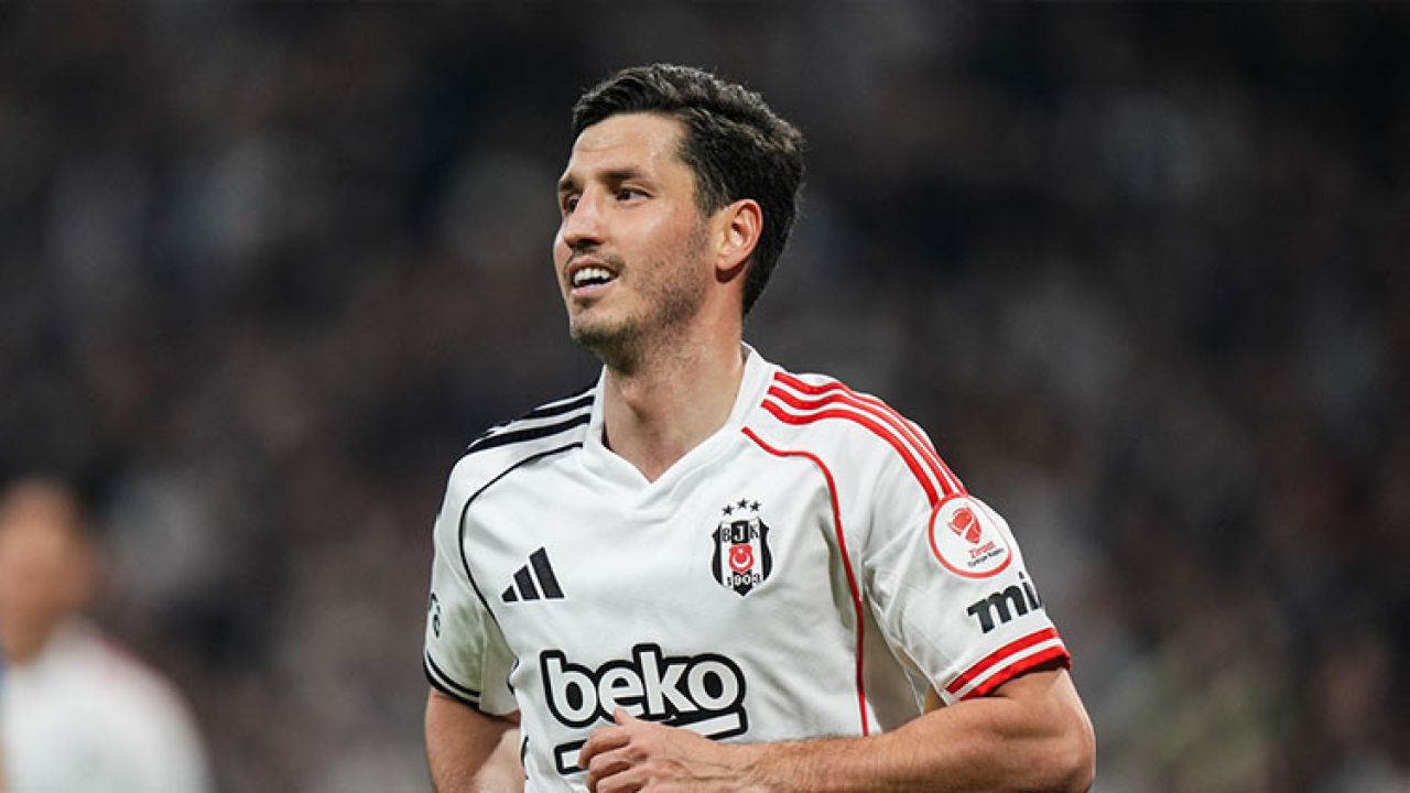 Beşiktaş'ta Salih Uçan ile yollar ayrıldı