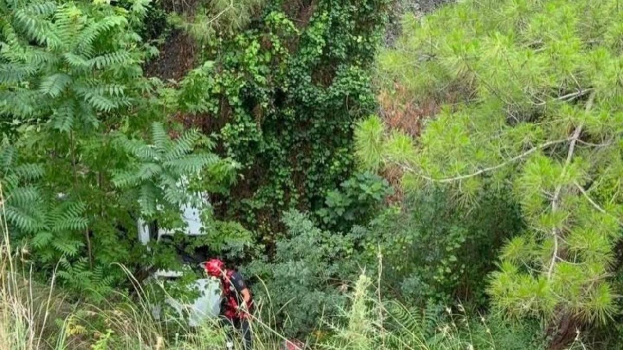 Dörtyol’da uçurumdan uçan otomobilin sürücüsü yaralandı