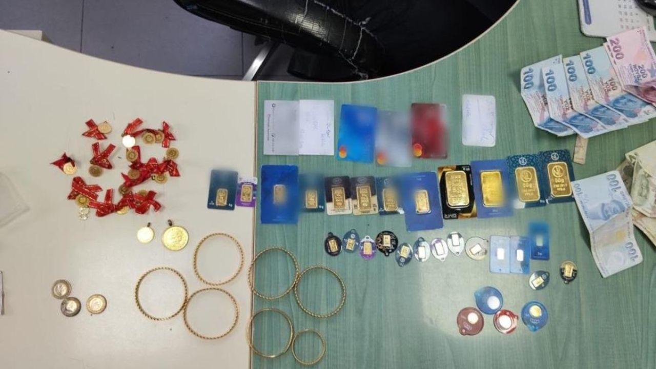 Düzce’de temizlik işçisi bulduğu altın dolu çantayı polise teslim etti