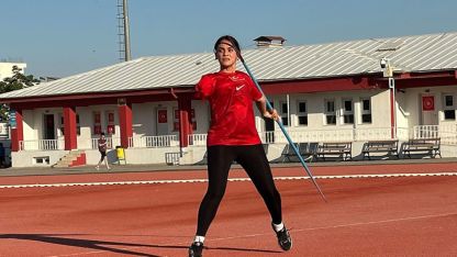 Enkazda ailesini ve kolunu kaybeden Meryem, 3 farklı branşta Türkiye şampiyonu oldu