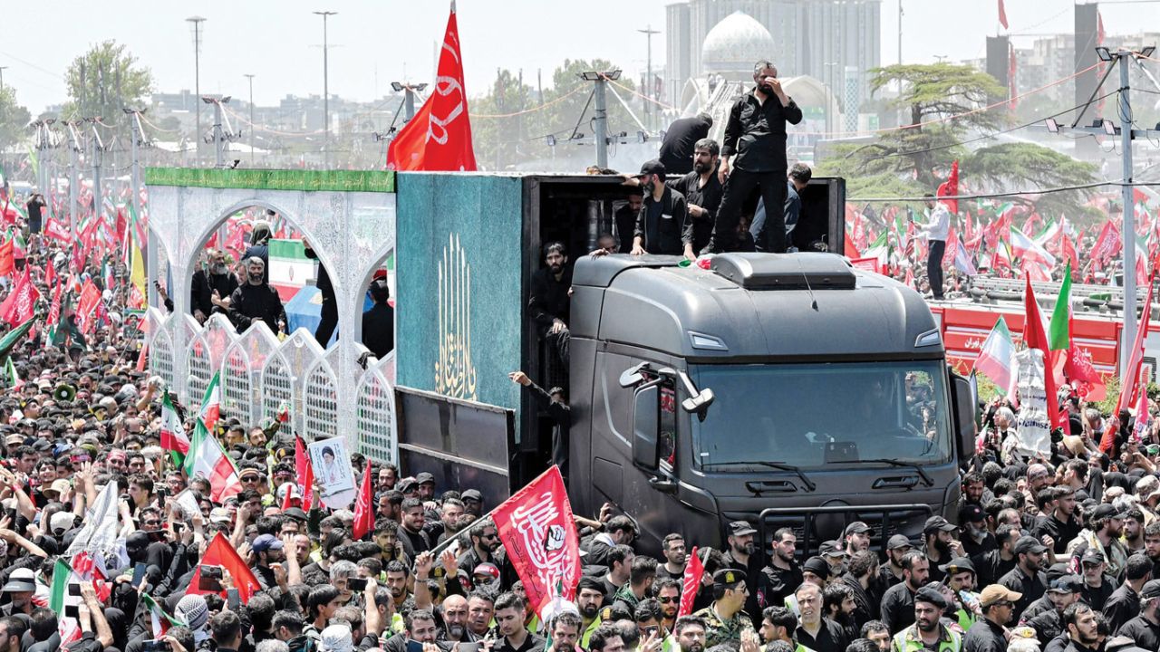 Hamaney Şah’ı devirdiği yerden uğurlandı