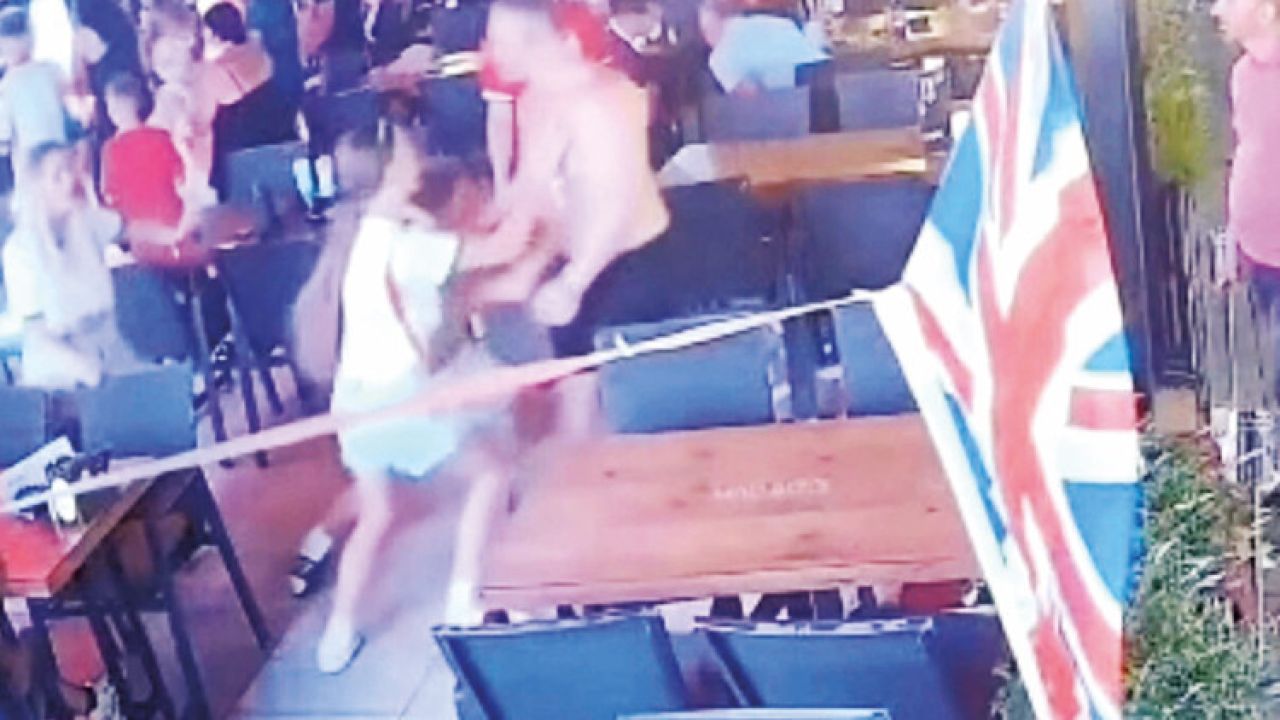 İngiliz turistten ailesine şiddet