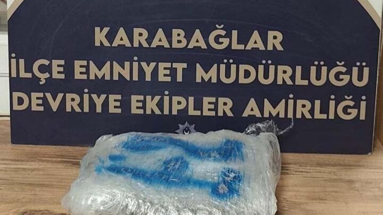 İzmir'de 1 kilo 200 gram esrar ele geçirildi