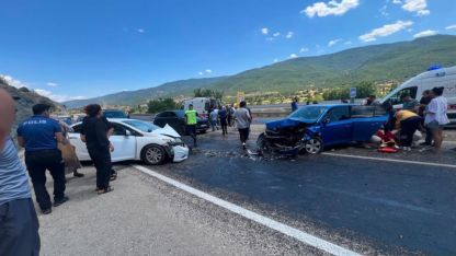 Kastamonu’da iki otomobil çarpıştı: 5 yaralı