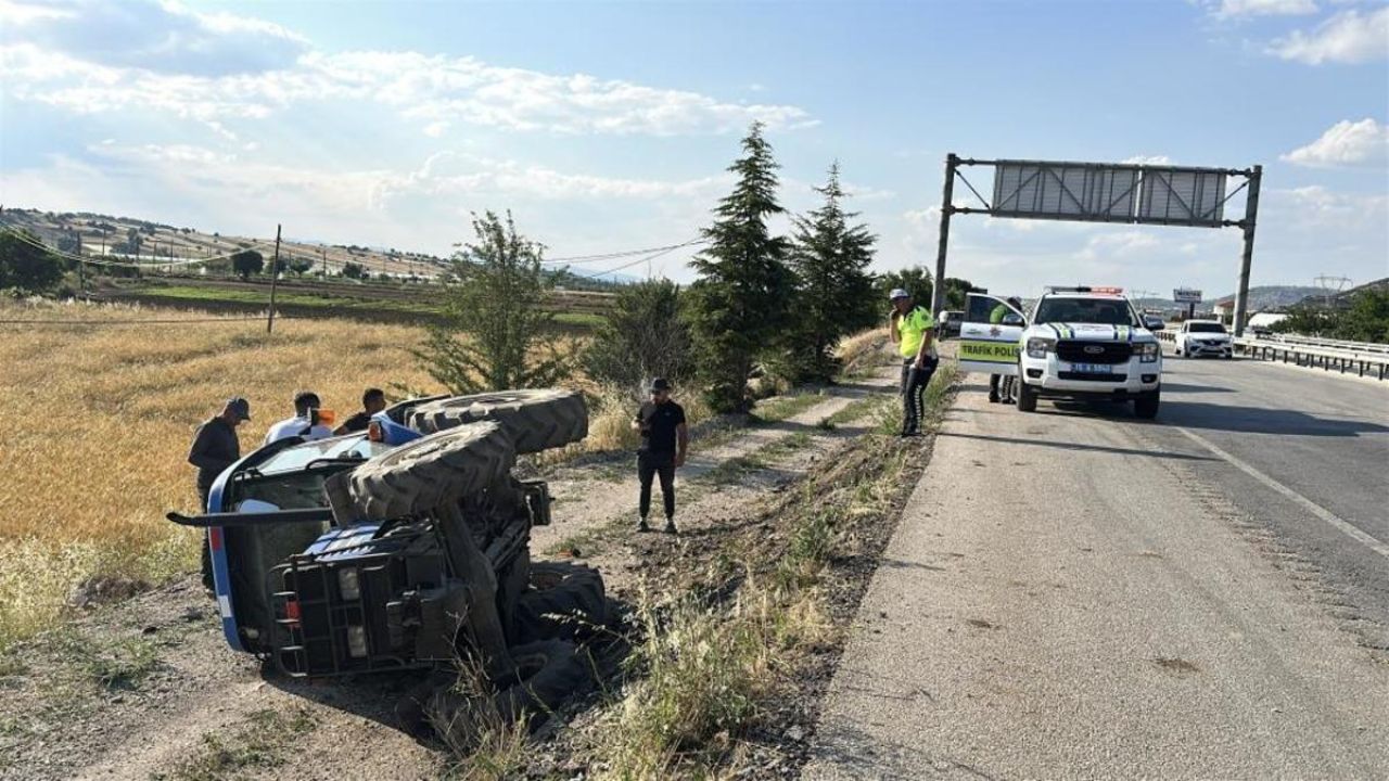 Kontrolden çıkan traktör şarampole devrildi: 1 yaralı