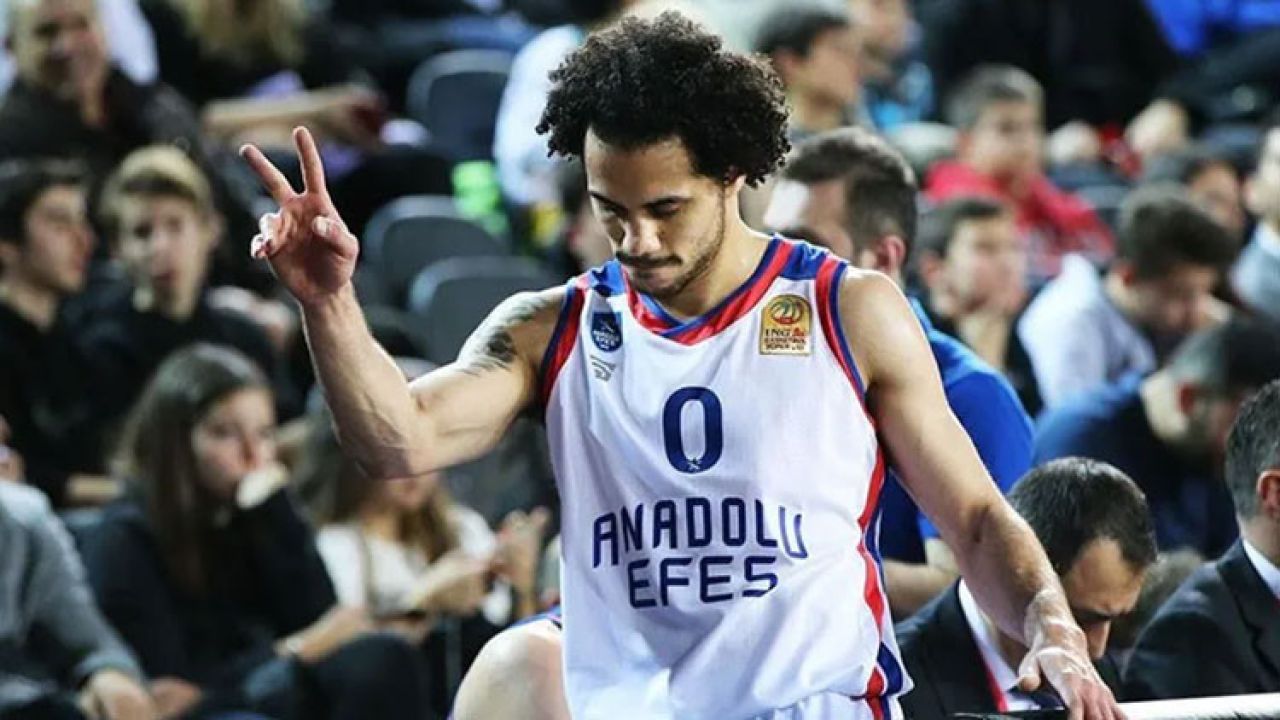 Larkin, Efes'ten Fenerbahçe'ye uçtu!