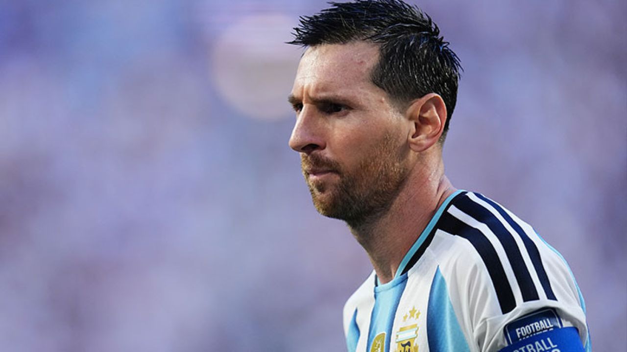 Messi'den ilginç sitem: 'Hem tekme atıyorlar, hem forma istiyorlar!'