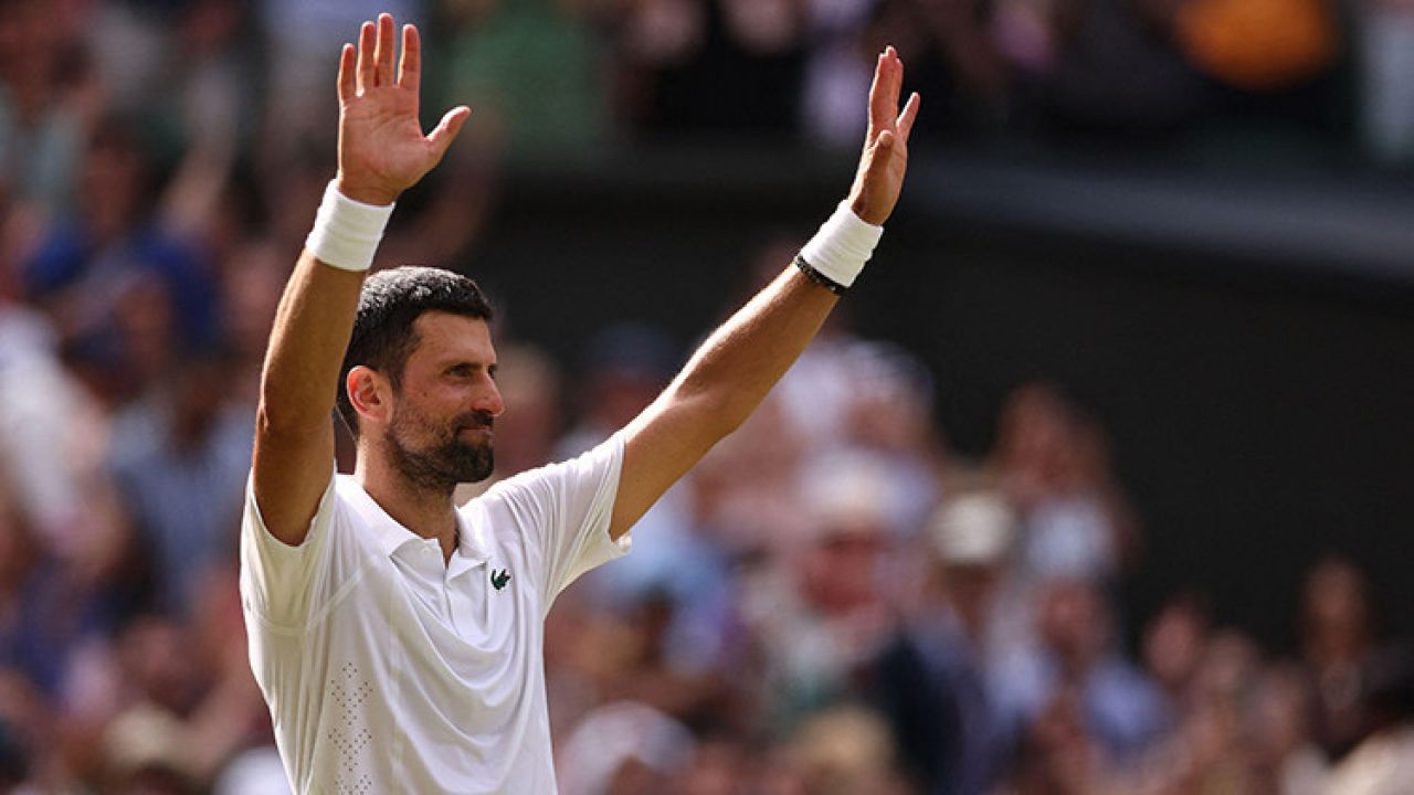 Novak Djokovic'ten yeni rekor! Roger Federer'i geride bıraktı