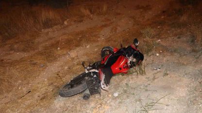 Otomobille çarpışan motosiklet şarampole savruldu: 1 yaralı