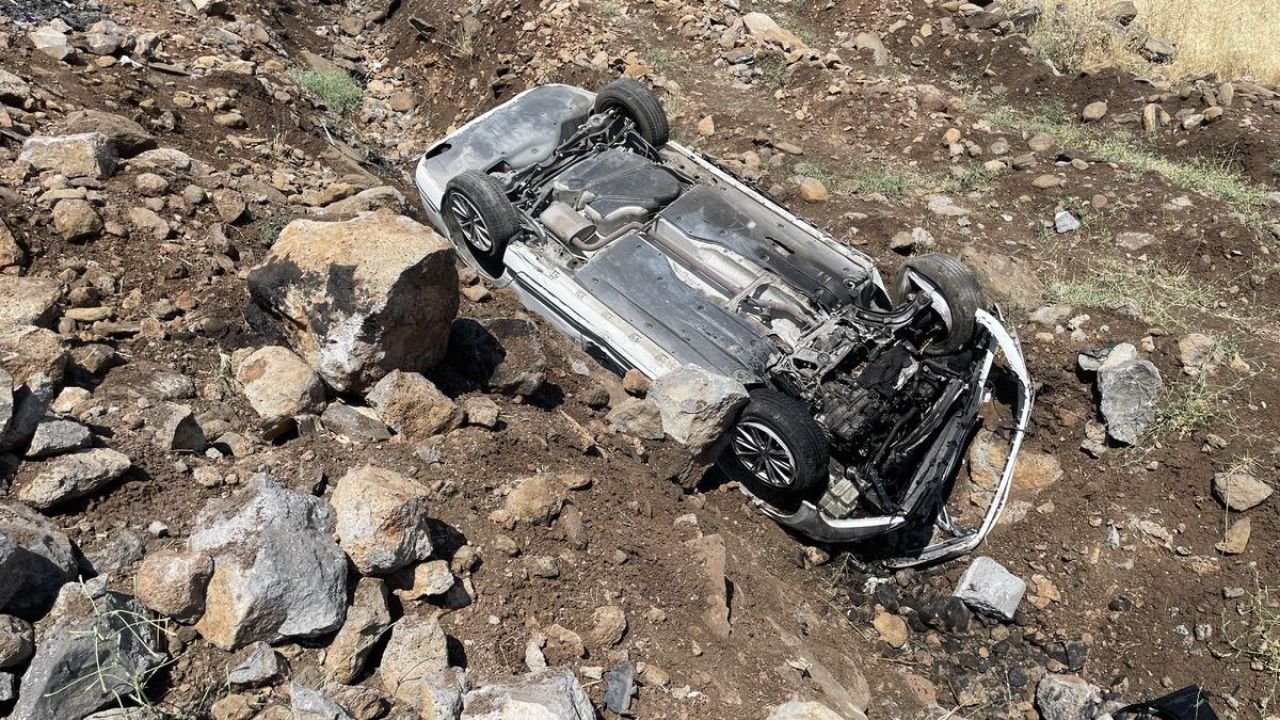 Şanlıurfa'da devrilen otomobildeki 4 kişi yaralandı