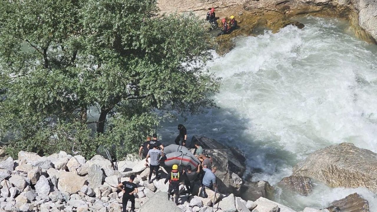 Şırnak'ta balık tutarken Habur Çayı'na düşen kişiyi arama çalışmaları sürüyor