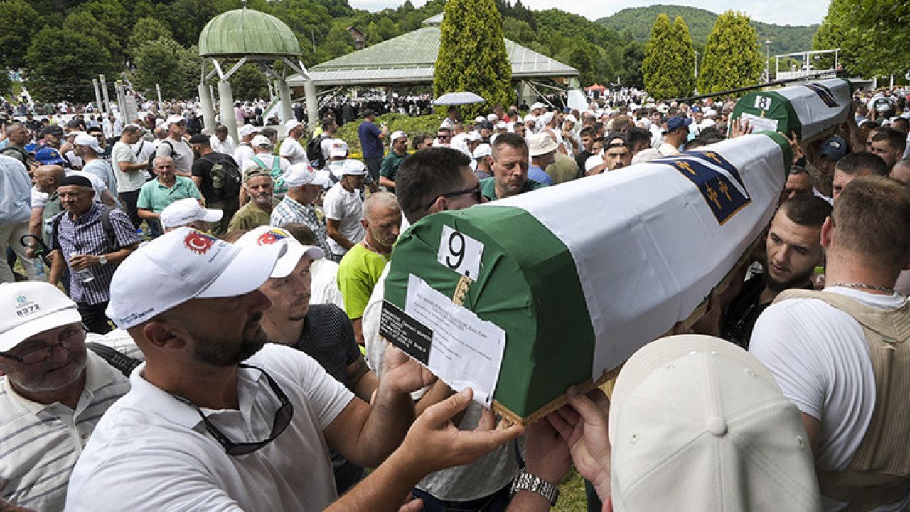 Soykırımın acısı dinmiyor: Srebrenitsa'da 10 kurban daha defnedildi