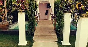 CASE DE GARDEN.
